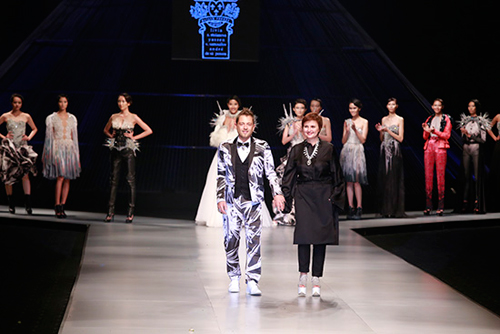 Hoàng Thùy "đắt" show thời trang quốc tế - 9