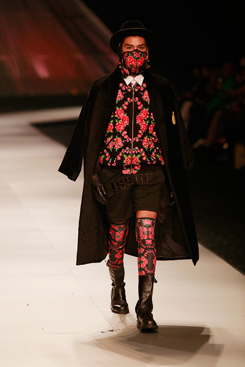 Hoàng Thùy "đắt" show thời trang quốc tế - 15