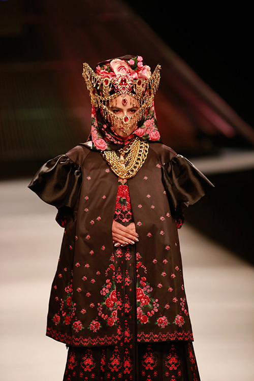 Hoàng Thùy "đắt" show thời trang quốc tế - 7