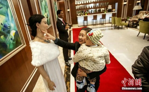 Tượng sáp "biến dạng" của Phạm Băng Băng - 9