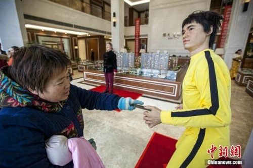 Tượng sáp "biến dạng" của Phạm Băng Băng - 8