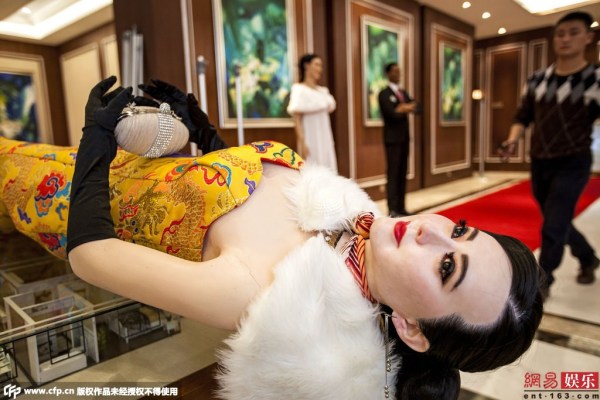 Tượng sáp "biến dạng" của Phạm Băng Băng - 5