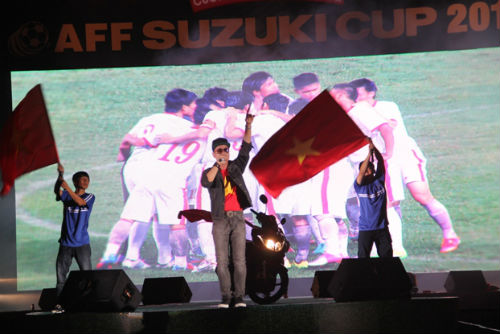 Có những ngày “rực lửa” vì AFF Suzuki Cup ở sân QK 7 - 10