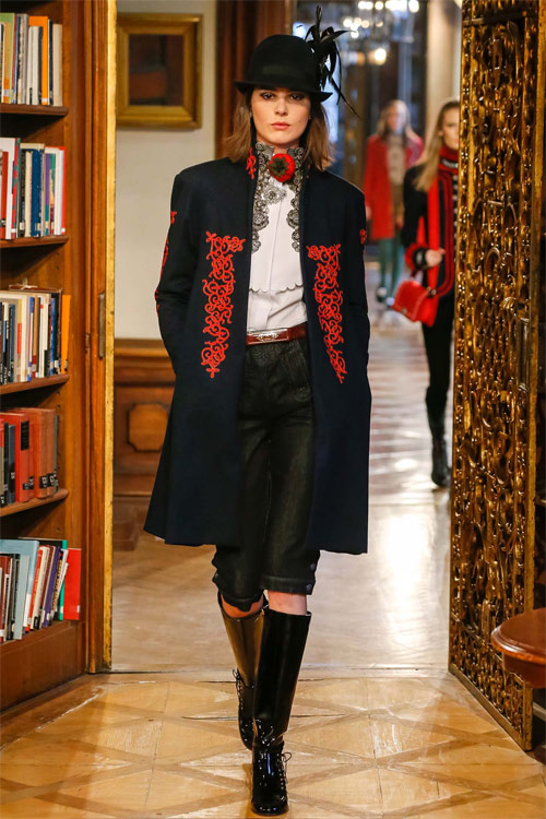 Cara Delevingne hôn nhà thiết kế 81 tuổi của Chanel - 8