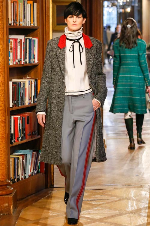 Cara Delevingne hôn nhà thiết kế 81 tuổi của Chanel - 13