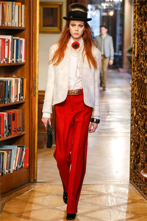 Cara Delevingne hôn nhà thiết kế 81 tuổi của Chanel - 14