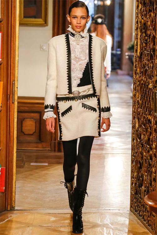 Cara Delevingne hôn nhà thiết kế 81 tuổi của Chanel - 20