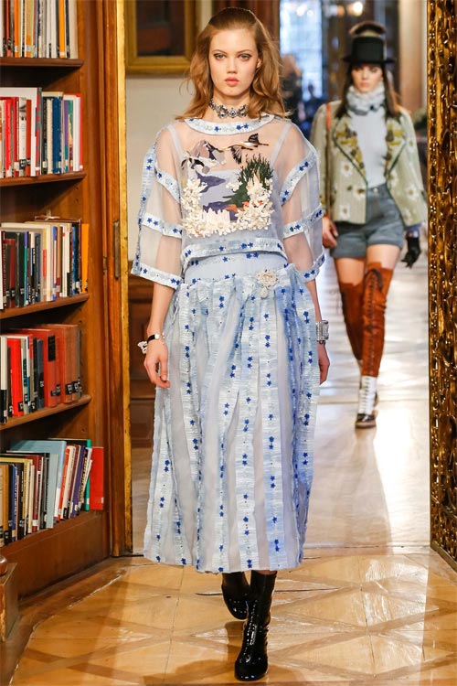 Cara Delevingne hôn nhà thiết kế 81 tuổi của Chanel - 11