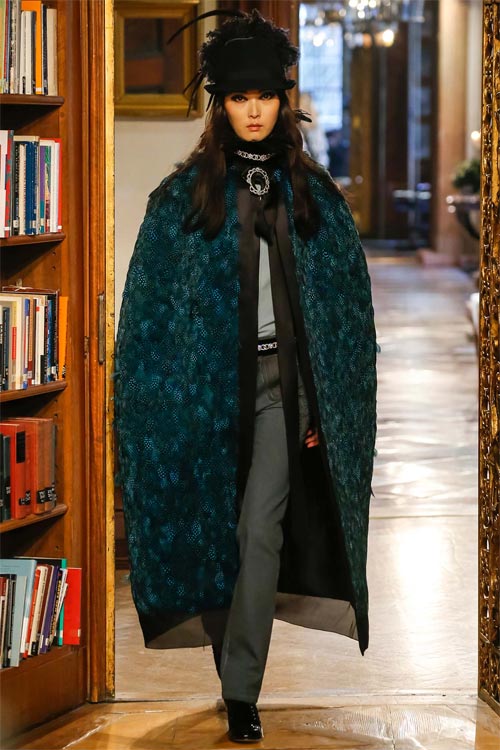 Cara Delevingne hôn nhà thiết kế 81 tuổi của Chanel - 13