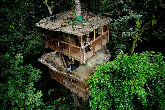 Một ngôi nhà có cấu trúc rất bền vững và thân thiện với môi trường ở Costa Rica.


