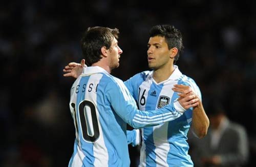 Aguero đang cố thuyết phục Messi tới Man City - 1