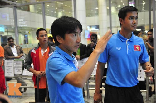 Đến Malaysia, HLV Miura muốn chơi tấn công trước chủ nhà - 7