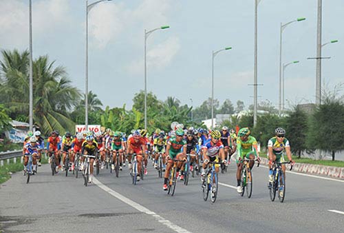 Chặng 2 cuộc đua xe đạp xuyên Việt 2014: Đội TP.HCM 1 giành chiến thắng kép - 1