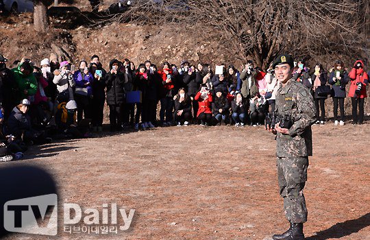 Mỹ nam Yoo Seung Ho xuất ngũ trong nước mắt - 3