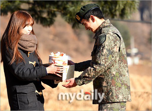 Mỹ nam Yoo Seung Ho xuất ngũ trong nước mắt - 4