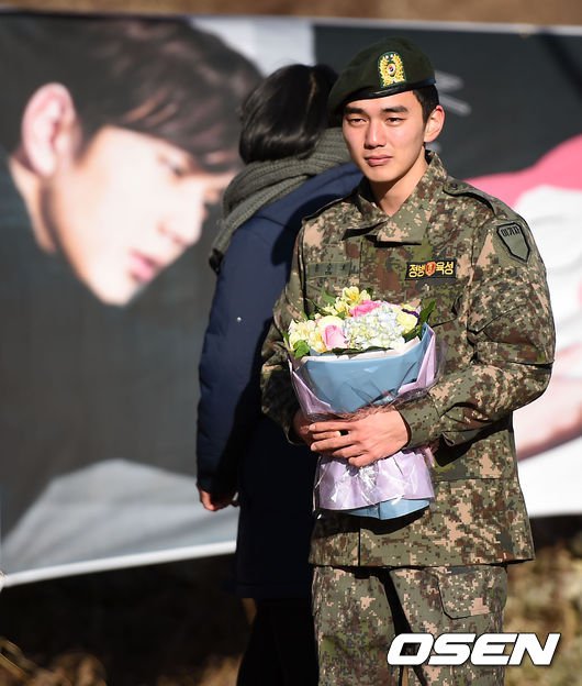 Mỹ nam Yoo Seung Ho xuất ngũ trong nước mắt - 8