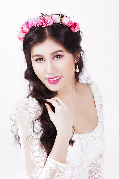 Hot girl Hồng Nhung mong manh sắc trắng - 2
