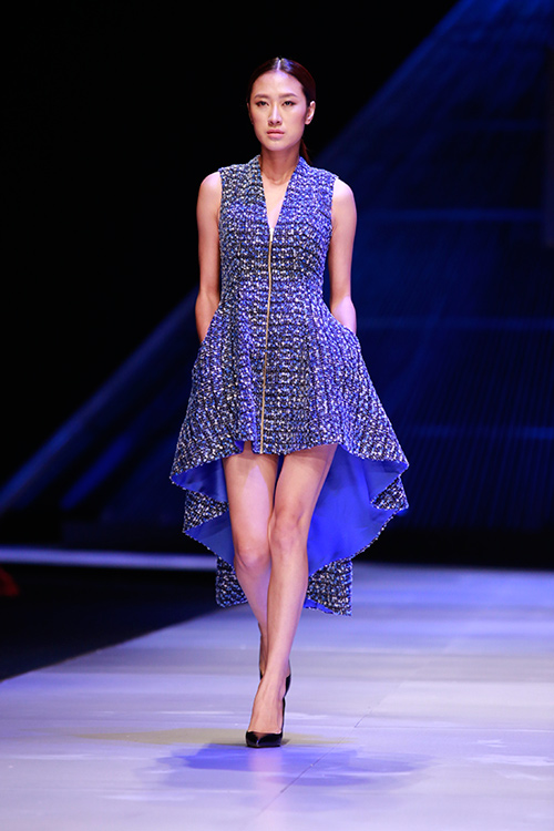 Minh Triệu mặc váy "ngàn hoa" lạ mắt - 6