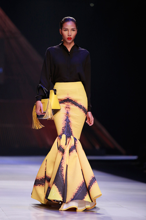 Minh Triệu mặc váy "ngàn hoa" lạ mắt - 3