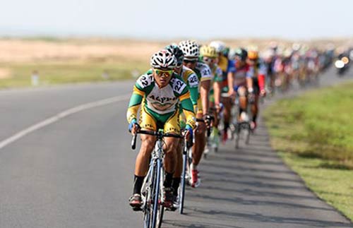 Giải Xe đạp Xuyên Việt 2014: Áo xanh tiếp tục đổi chủ - 1