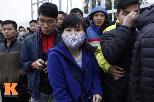 Chịu rét từ 4h sáng mua vé trận Việt Nam - Malaysia - 7