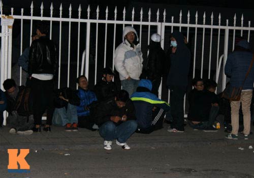 Chịu rét từ 4h sáng mua vé trận Việt Nam - Malaysia - 5