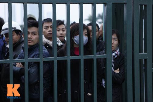 Chịu rét từ 4h sáng mua vé trận Việt Nam - Malaysia - 10