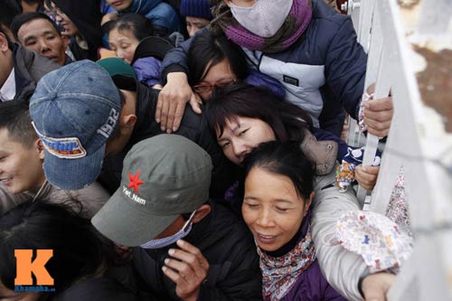 Chịu rét từ 4h sáng mua vé trận Việt Nam - Malaysia - 1