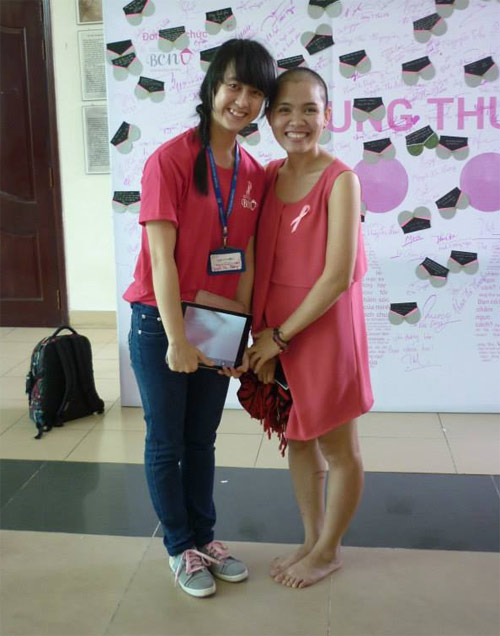 Nữ sinh hiến tóc “làm đẹp” cho bệnh nhân ung thư - 1