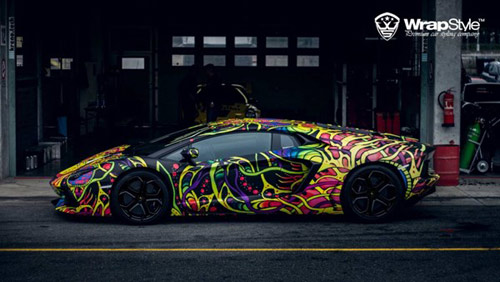 Lamborghini Aventador phủ màu độc, gây ảo giác - 1