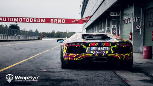 Lamborghini Aventador phủ màu độc, gây ảo giác - 3