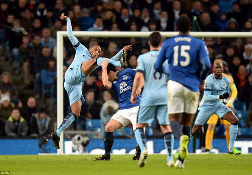 Man City áp sát Chelsea, Pellegrini mừng ra mặt - 3