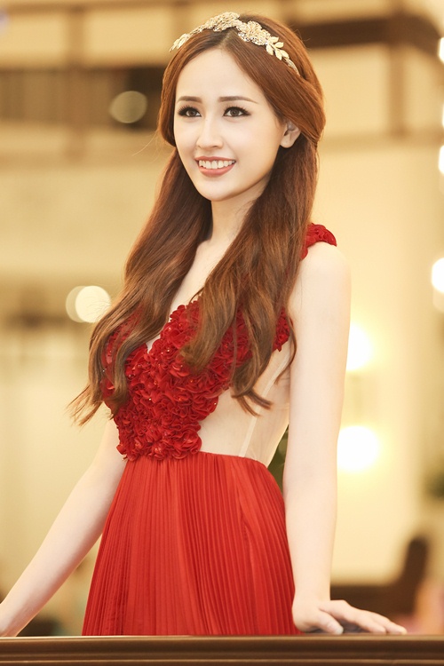 Quách An An khoe đường cong gợi cảm đi xem Hoa hậu - 4