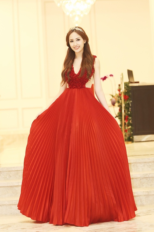 Quách An An khoe đường cong gợi cảm đi xem Hoa hậu - 5