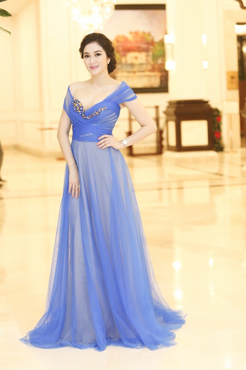 Quách An An khoe đường cong gợi cảm đi xem Hoa hậu - 8