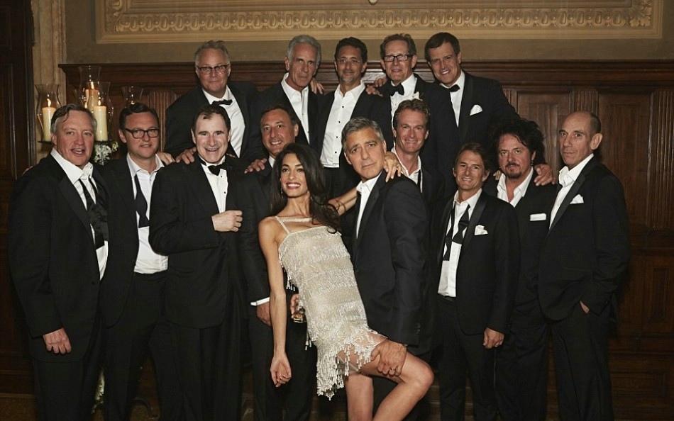 Ảnh cưới lạ của "gã độc thân quyến rũ nhất hành tinh" - 14