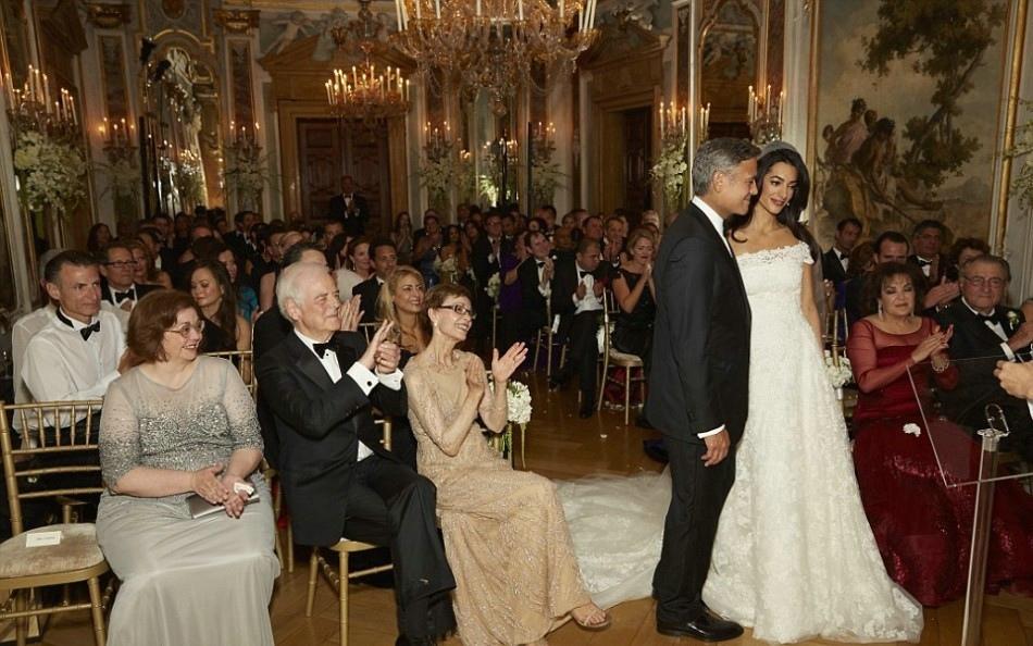 Ảnh cưới lạ của "gã độc thân quyến rũ nhất hành tinh" - 13