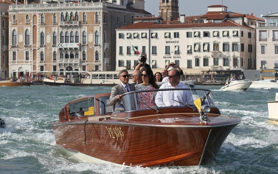 Ảnh cưới lạ của "gã độc thân quyến rũ nhất hành tinh" - 18