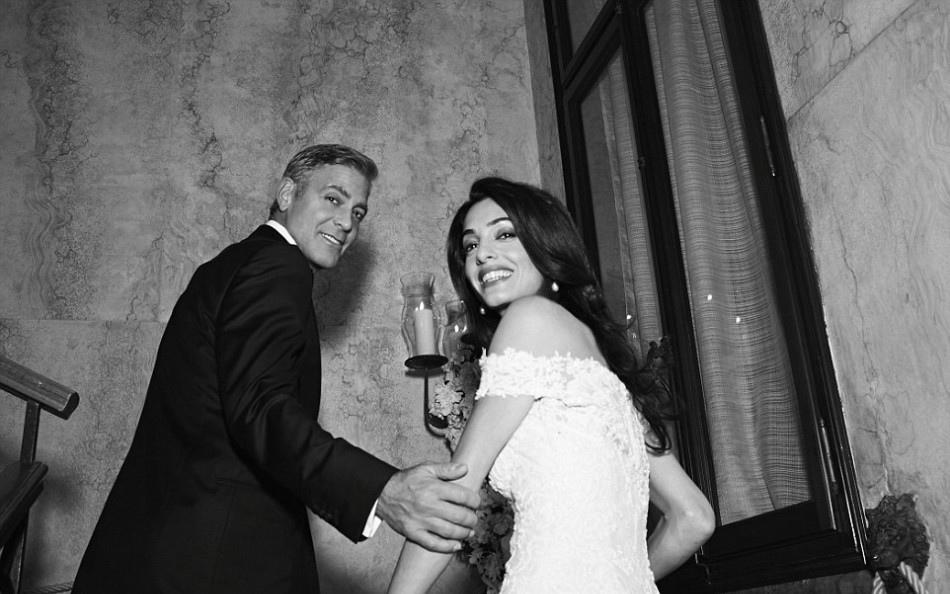 Ảnh cưới lạ của "gã độc thân quyến rũ nhất hành tinh" - 3