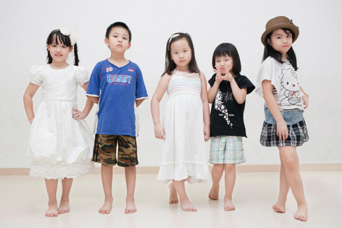 Mẫu nhí và nỗi lo “đốt cháy” tuổi thơ trên sàn diễn - 4