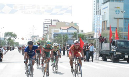 Chặng 5 cuộc đua xe đạp Xuyên Việt: Đỗ Tuấn Anh về nhất - 1