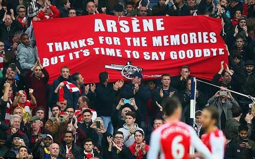 CĐV Arsenal “đón lõng” Wenger để mắng nhiếc - 1