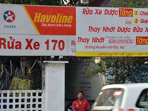 Doanh nghiệp quảng cáo khóc ròng - 1