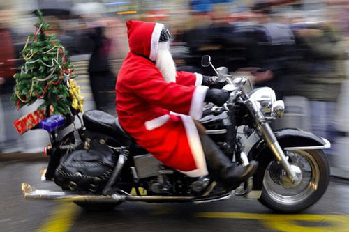 Hành động “khó đỡ” của các ông già noel - 5