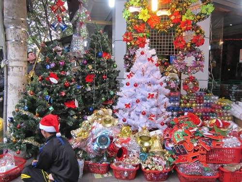 Thị trường Noel 2014: Giá tăng vọt, khách đua nhau mua sớm - 3