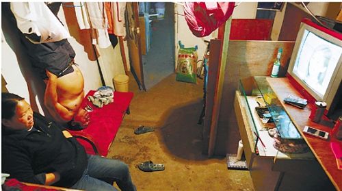 Đội tạ cát và một con chó vẫn lái xe "ngon lành" - 4