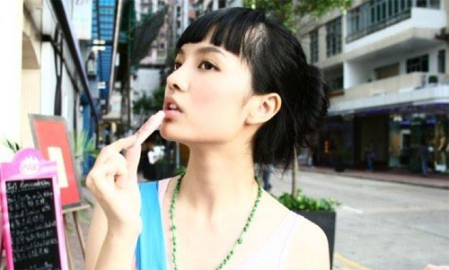 Mỹ nữ Hồng Kông có nụ cười "nhìn là yêu" - 4