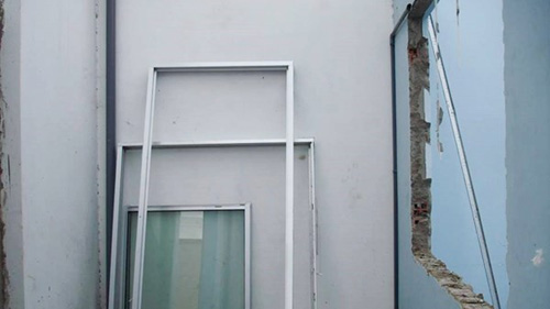 Ông Trần Văn Truyền dỡ nhà trên đất thu hồi - 5