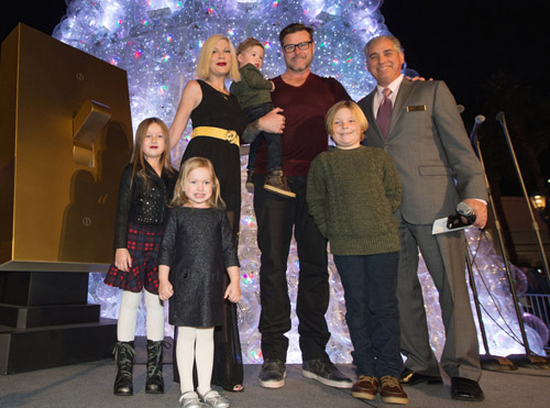 Sao Hollywood tất bật trang trí nhà cửa dịp Giáng sinh - 8