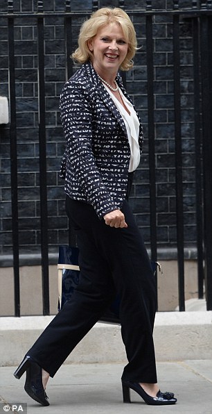 Nữ bộ trưởng Anh chê thân hình Kim Kardashian - 1